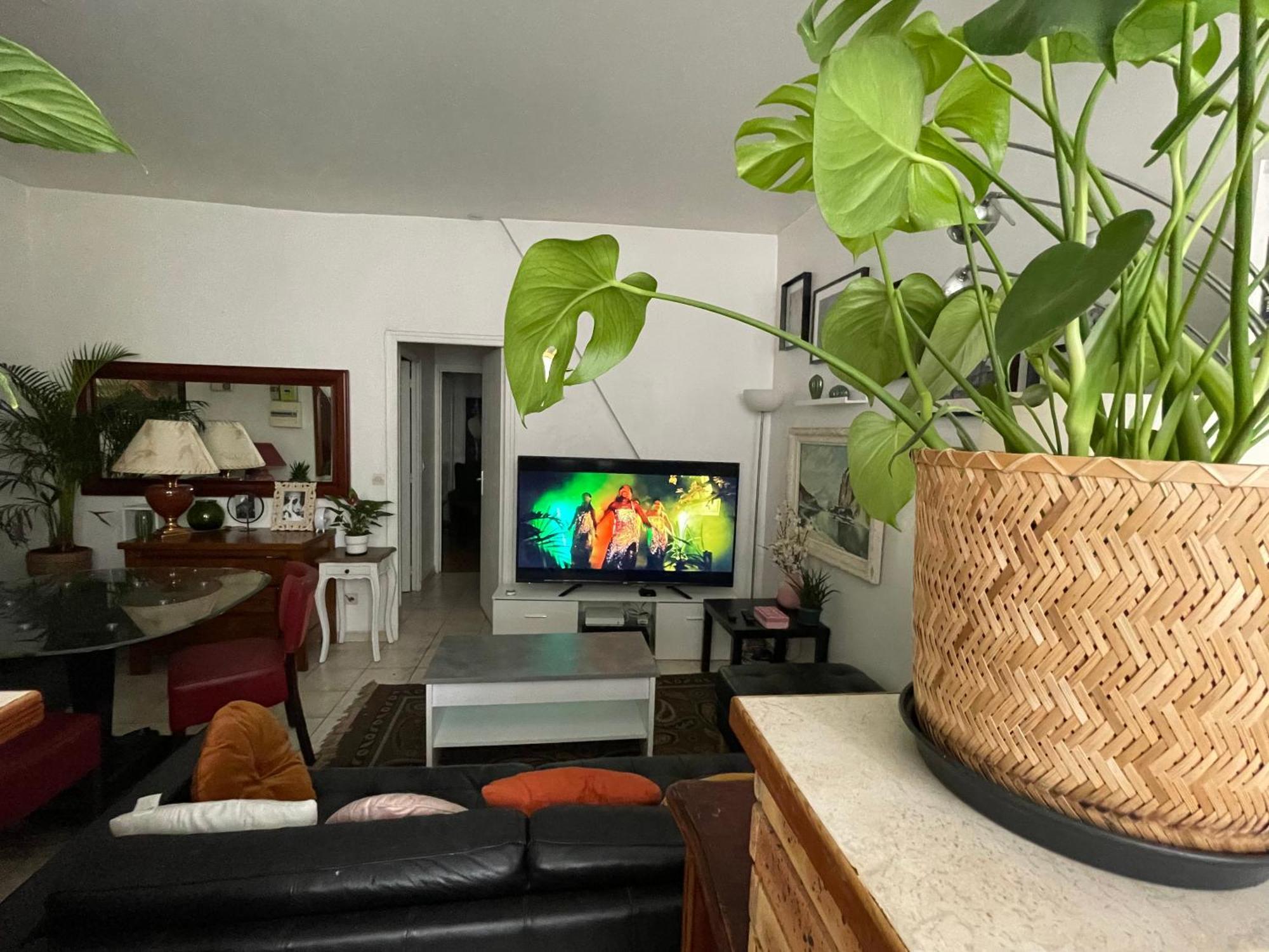10eme Arrondissement Apartment *